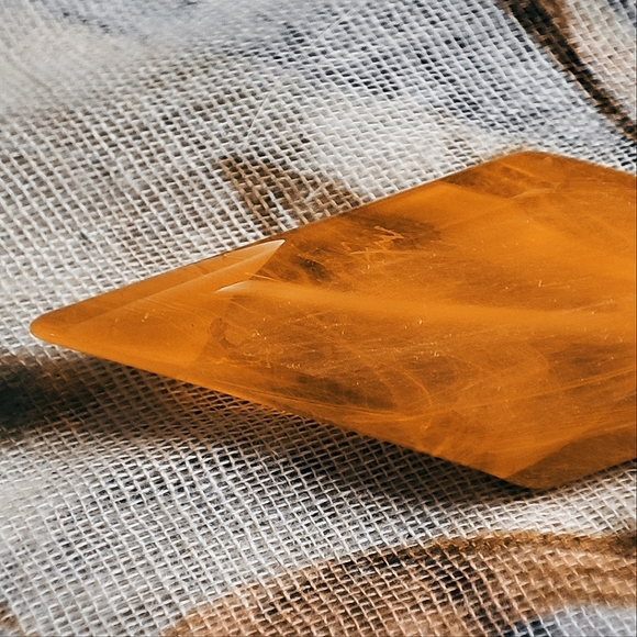 Vintage Early Plastic Elongated Triangle Swirled Swirly Juicy Orange Brooch Pin - Picture 5 of 6